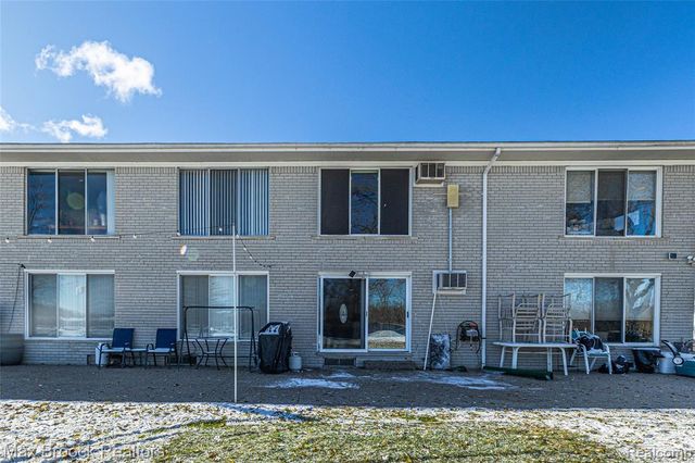 26902 Sandy Hill Court 15, New Hudson, MI 48165