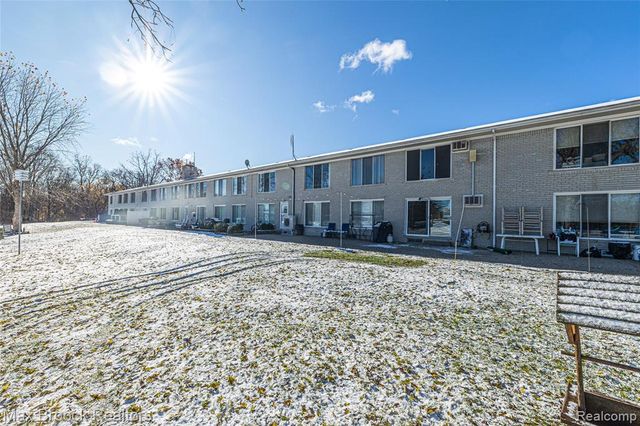 26902 Sandy Hill Court 15, New Hudson, MI 48165