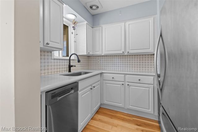 26902 Sandy Hill Court 15, New Hudson, MI 48165