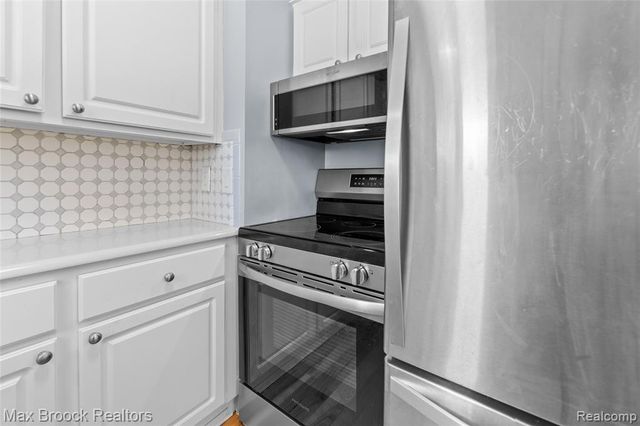 26902 Sandy Hill Court 15, New Hudson, MI 48165