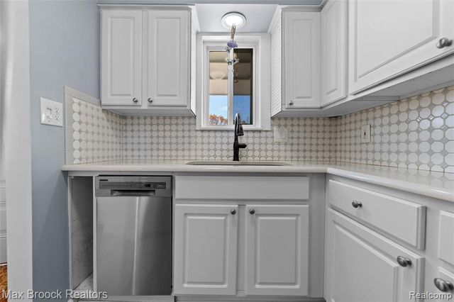 26902 Sandy Hill Court 15, New Hudson, MI 48165