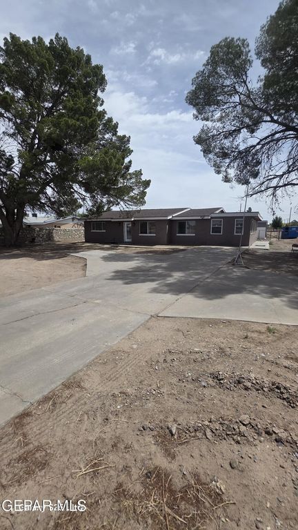 10391 Socorro Road, Socorro, TX 79927