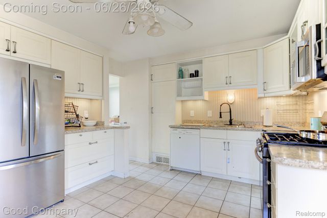 32032 Parkwood Street, Westland, MI 48186