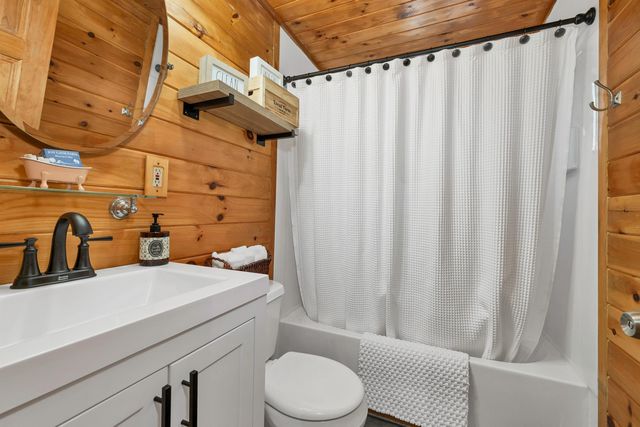 22 Jungfrau Road, Madison, NH 03849