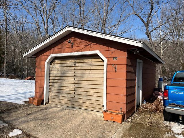 4462 N Virginia Mines Road, St Clair, MO 63077