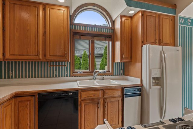 809 Bittersweet Cove Drive, Mishawaka, IN 46544