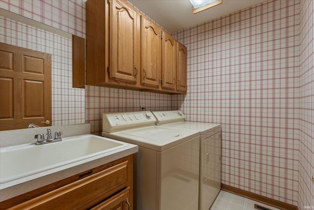 809 Bittersweet Cove Drive, Mishawaka, IN 46544
