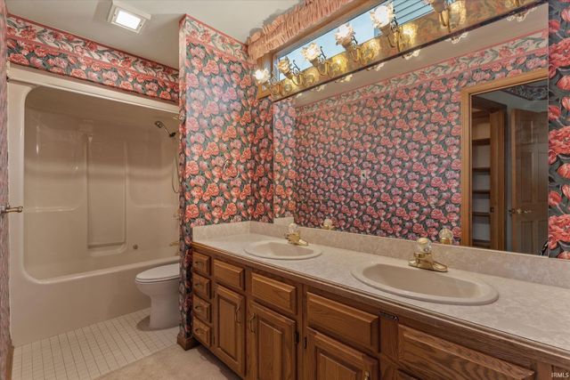 809 Bittersweet Cove Drive, Mishawaka, IN 46544