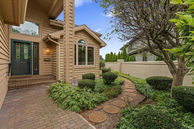 809 Bittersweet Cove Drive, Mishawaka, IN 46544