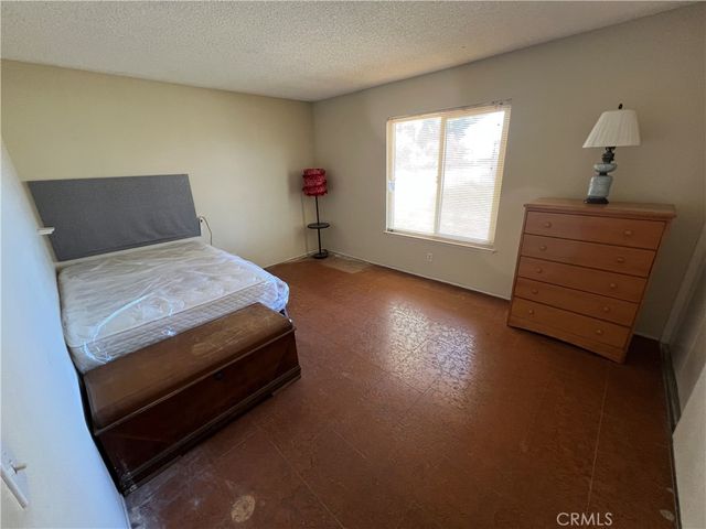 16289 Vine, Hesperia, CA 92345