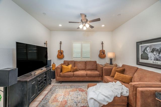 869 Grace Drive, Los Banos, CA 93635