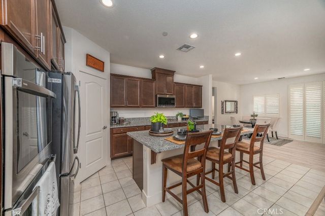 869 Grace Drive, Los Banos, CA 93635