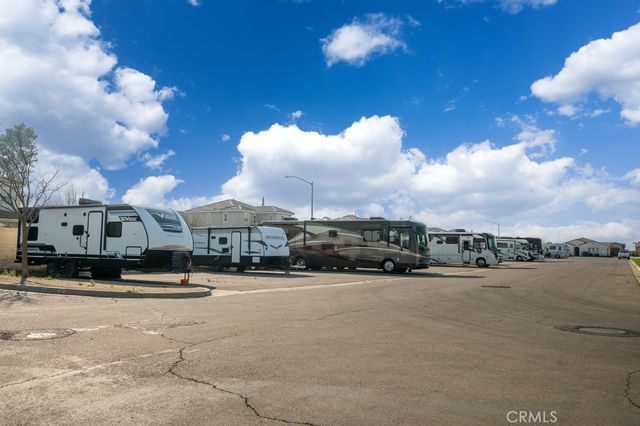 869 Grace Drive, Los Banos, CA 93635