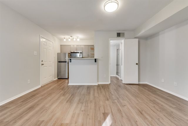 3101 Sondra Drive 302, Fort Worth, TX 76107