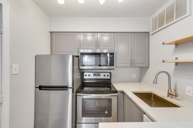 3101 Sondra Drive 302, Fort Worth, TX 76107