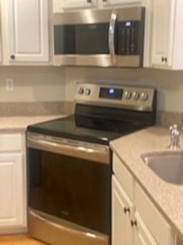 91 Country Squire Rd 91, Uxbridge, MA 01569