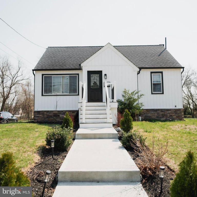 70 SARTORI AVE, Mount Ephraim, NJ 08059