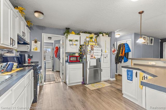 24702 Manchester, Flat Rock, MI 48134