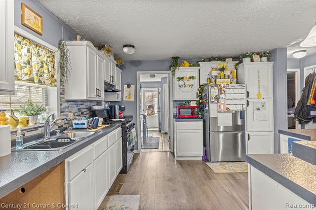 24702 Manchester, Flat Rock, MI 48134