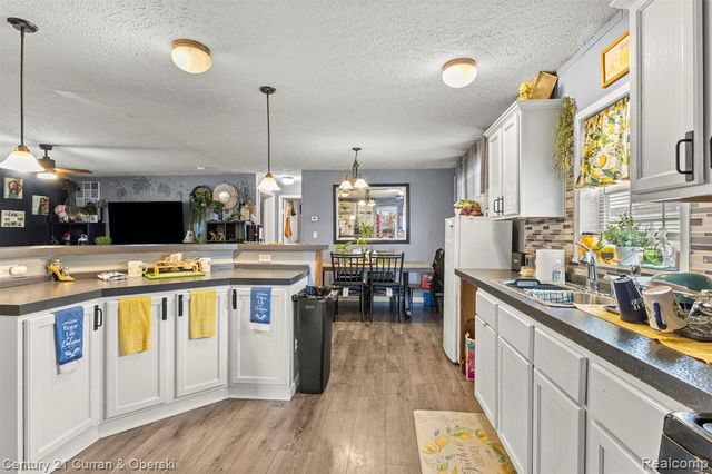 24702 Manchester, Flat Rock, MI 48134