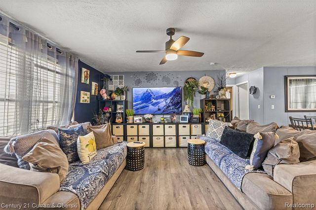 24702 Manchester, Flat Rock, MI 48134