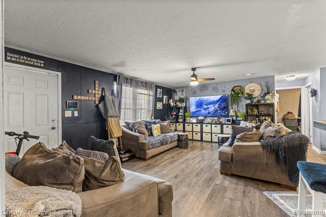 24702 Manchester, Flat Rock, MI 48134