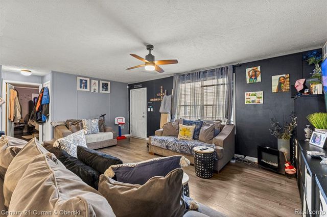 24702 Manchester, Flat Rock, MI 48134