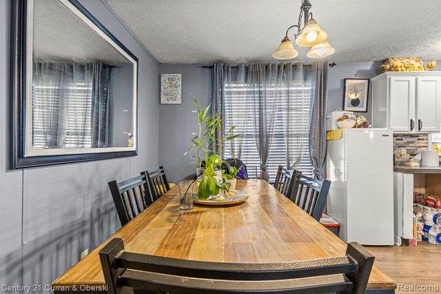 24702 Manchester, Flat Rock, MI 48134