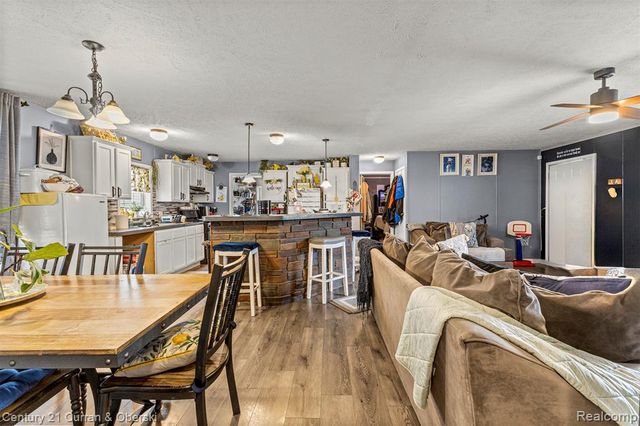 24702 Manchester, Flat Rock, MI 48134