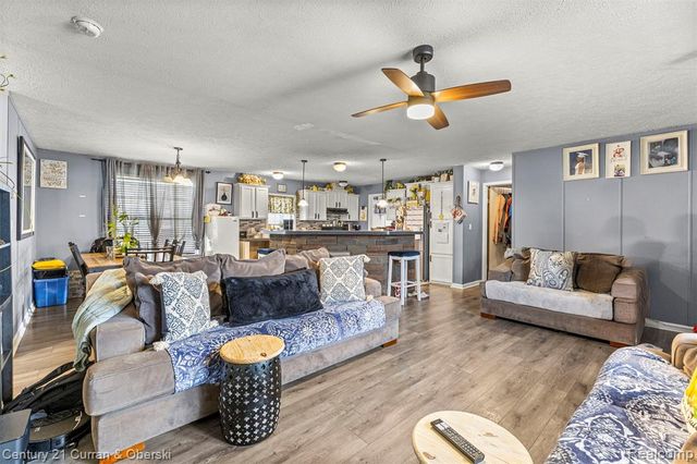 24702 Manchester, Flat Rock, MI 48134