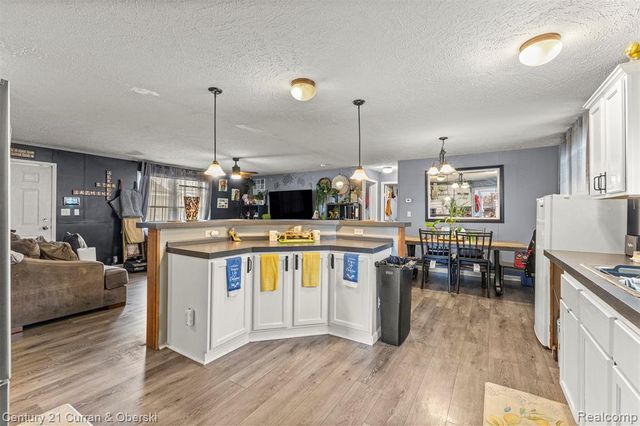 24702 Manchester, Flat Rock, MI 48134