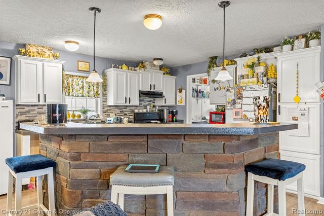 24702 Manchester, Flat Rock, MI 48134