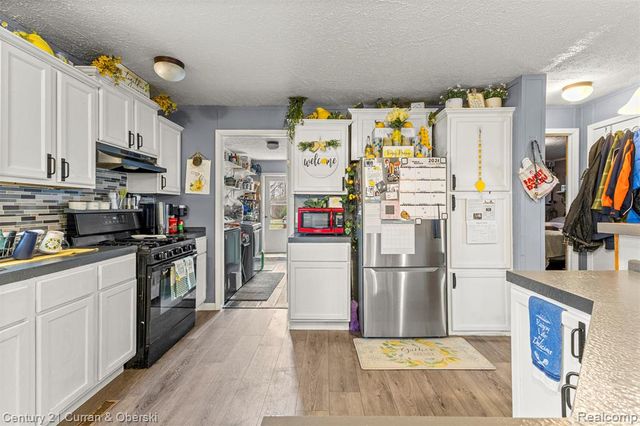 24702 Manchester, Flat Rock, MI 48134