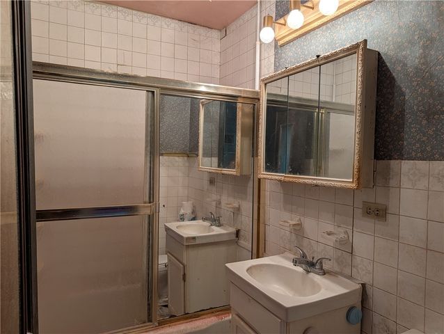 216 Wayne St, Roscoe, PA 15477