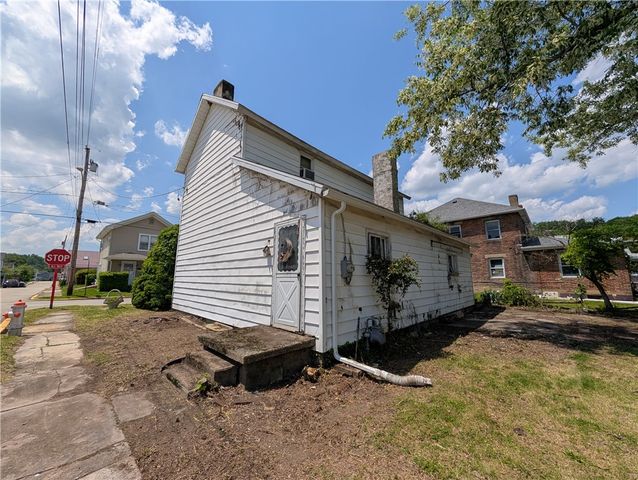 216 Wayne St, Roscoe, PA 15477