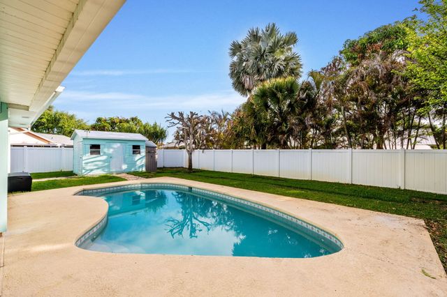 8675 SE Keathley, Hobe Sound, FL 33455