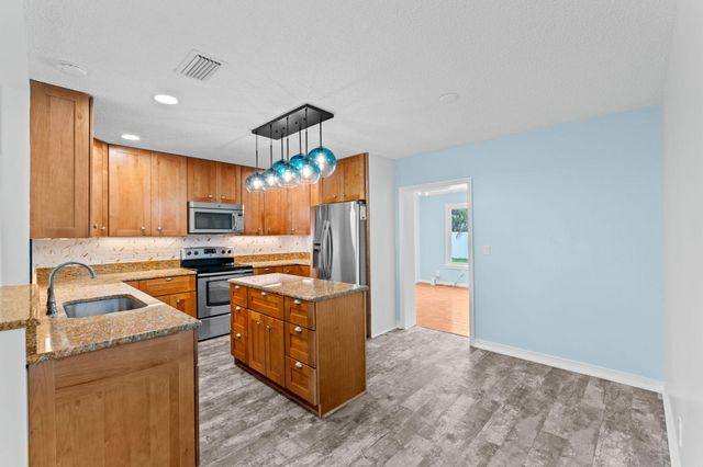 8675 SE Keathley, Hobe Sound, FL 33455