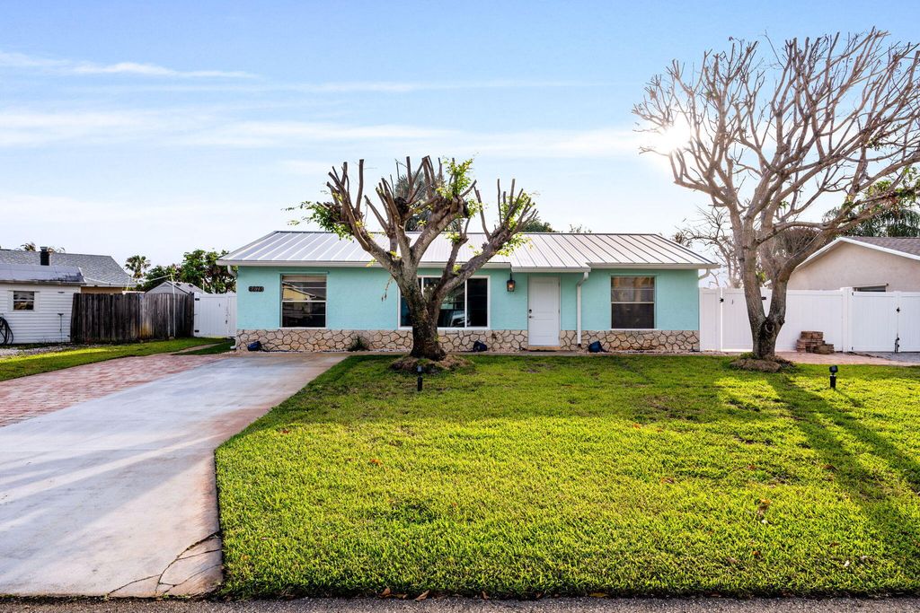 8675 SE Keathley, Hobe Sound, FL 33455