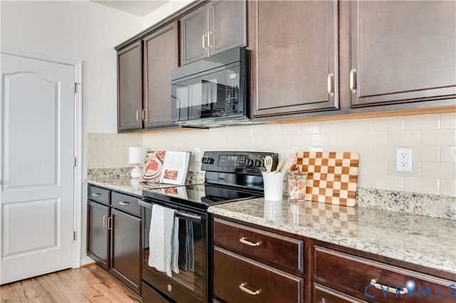 16820 Thornapple Run, Moseley, VA 23120