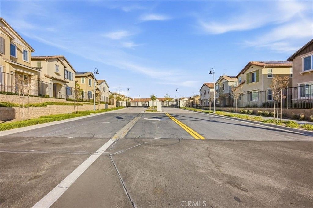 Image 10 of property listing at 16281 Castello 1, Fontana, CA 92336