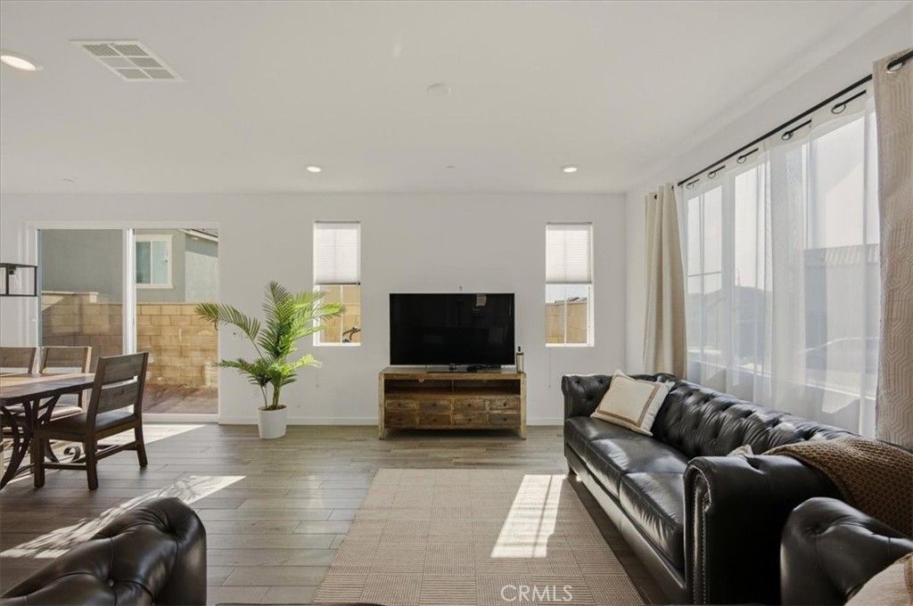 Image 13 of property listing at 16281 Castello 1, Fontana, CA 92336