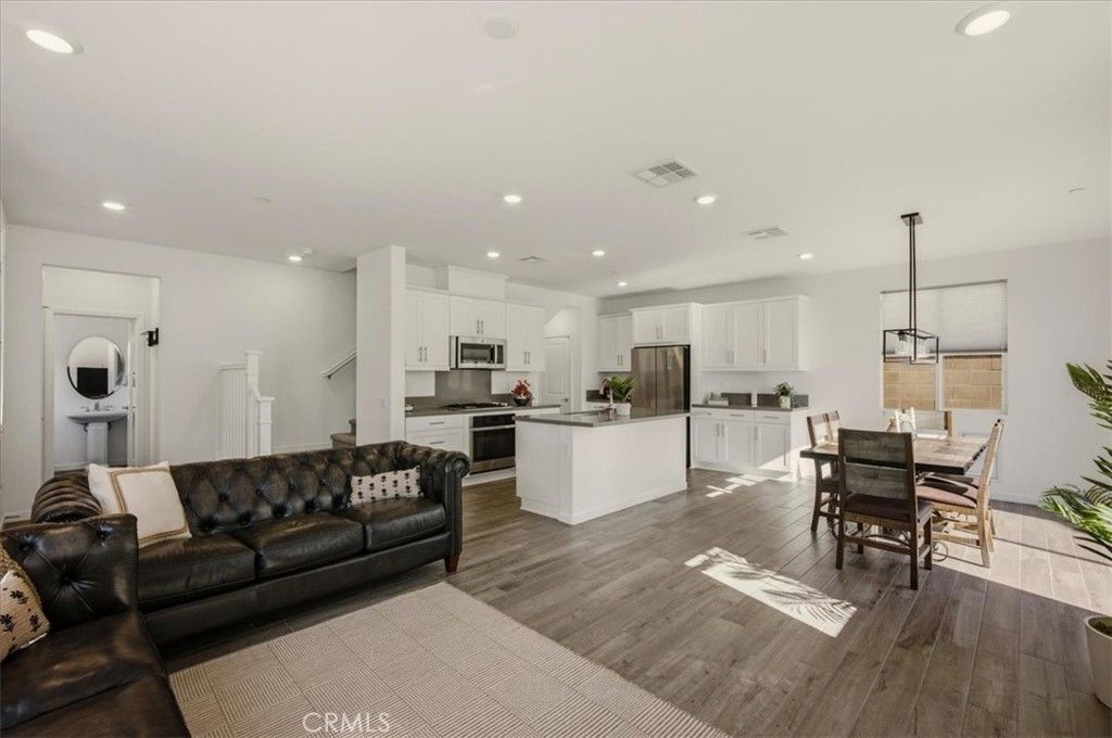 Image 14 of property listing at 16281 Castello 1, Fontana, CA 92336