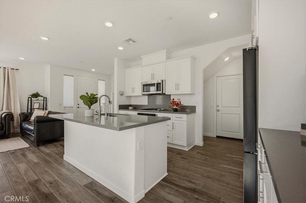 Image 17 of property listing at 16281 Castello 1, Fontana, CA 92336