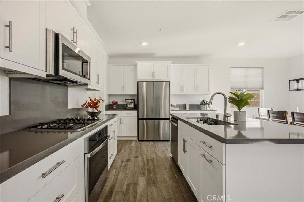 Image 19 of property listing at 16281 Castello 1, Fontana, CA 92336