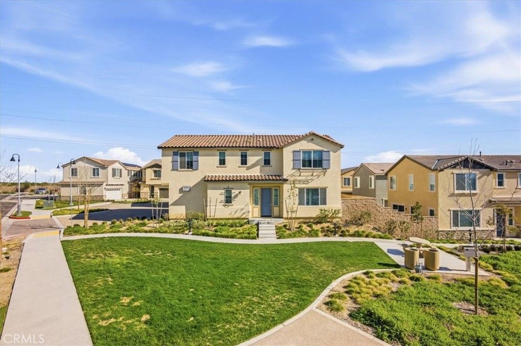 Image 2 of property listing at 16281 Castello 1, Fontana, CA 92336