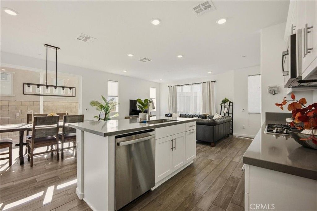 Image 21 of property listing at 16281 Castello 1, Fontana, CA 92336