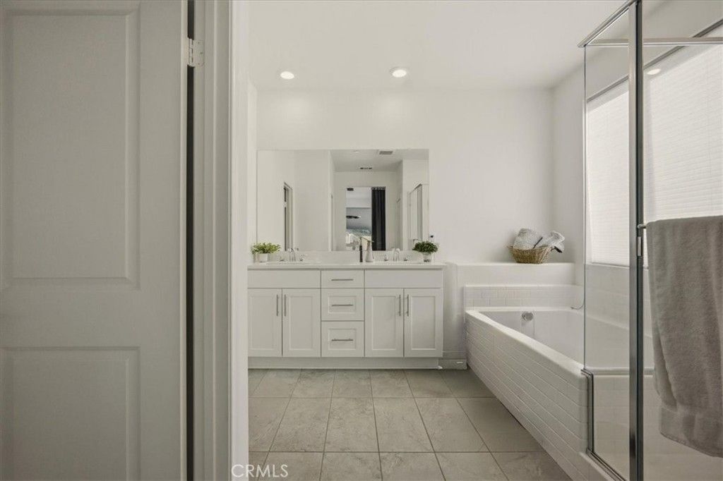 Image 28 of property listing at 16281 Castello 1, Fontana, CA 92336