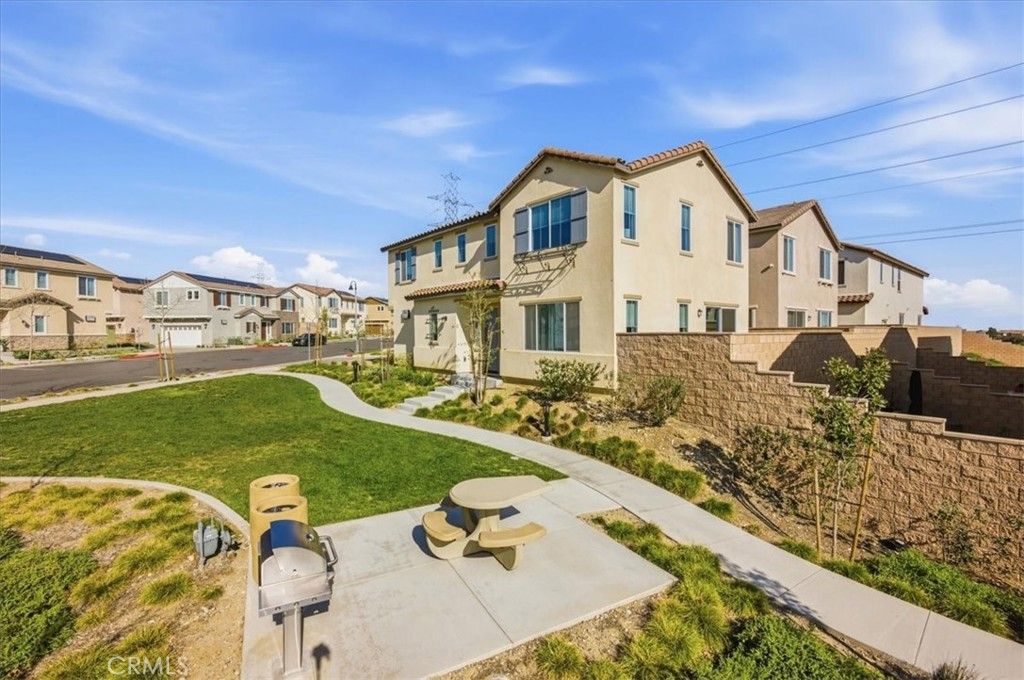 Image 3 of property listing at 16281 Castello 1, Fontana, CA 92336