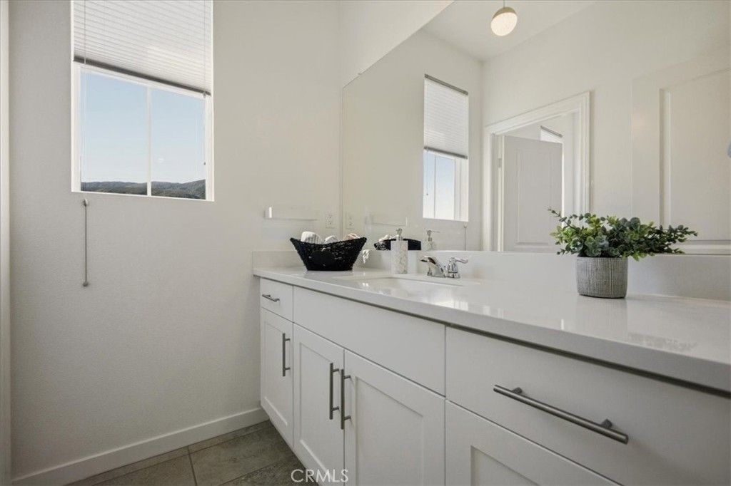 Image 33 of property listing at 16281 Castello 1, Fontana, CA 92336