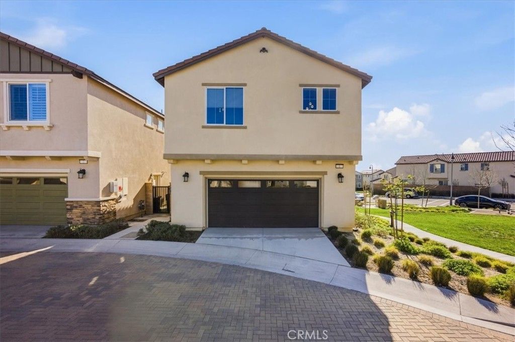 Image 5 of property listing at 16281 Castello 1, Fontana, CA 92336